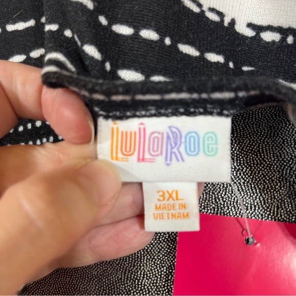 LuLaRoe 3XL Caroline cardigan with TC2 Christmas leggings - Picture 7 of 15